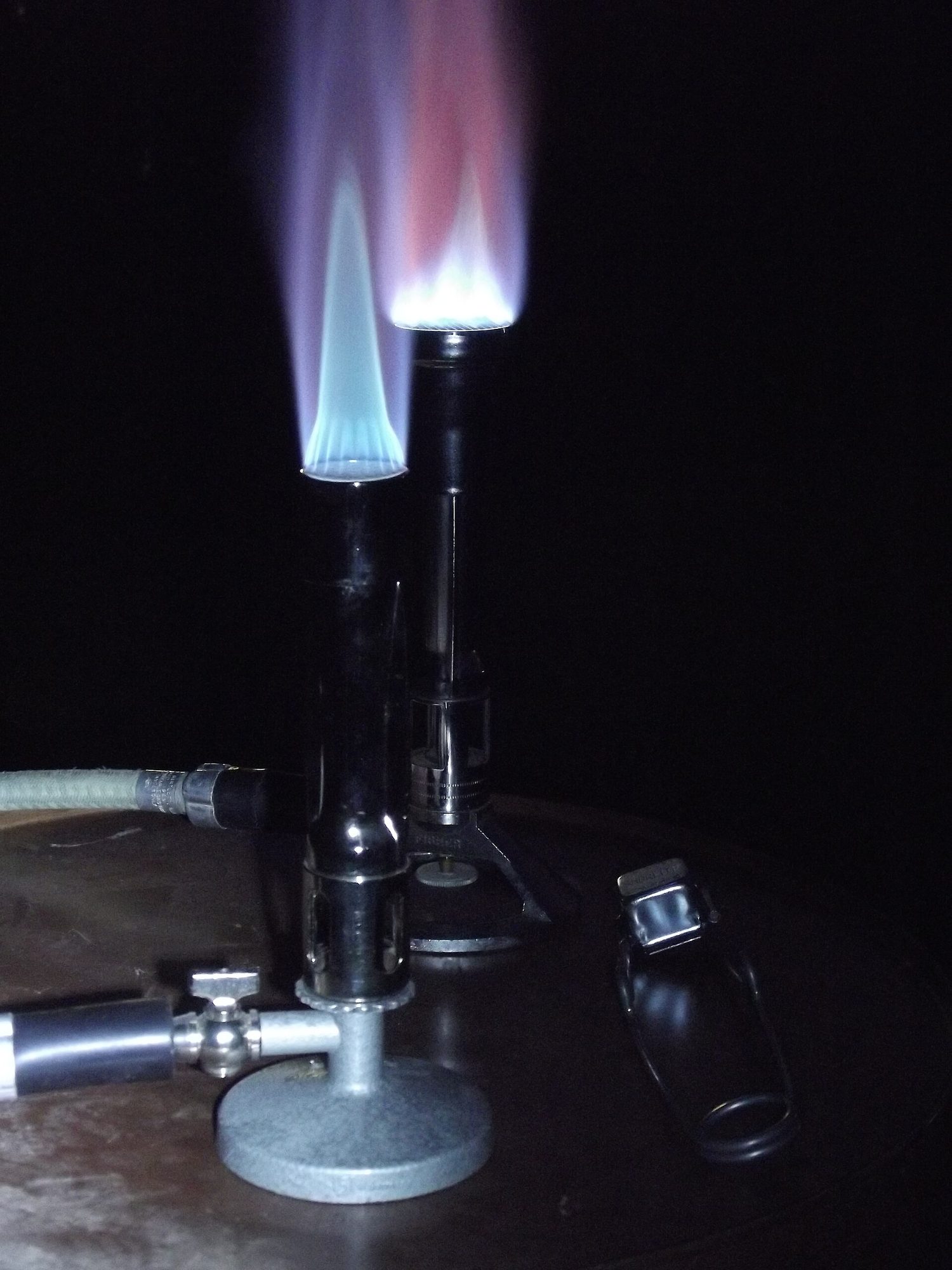 A blue Bunsen burner flame