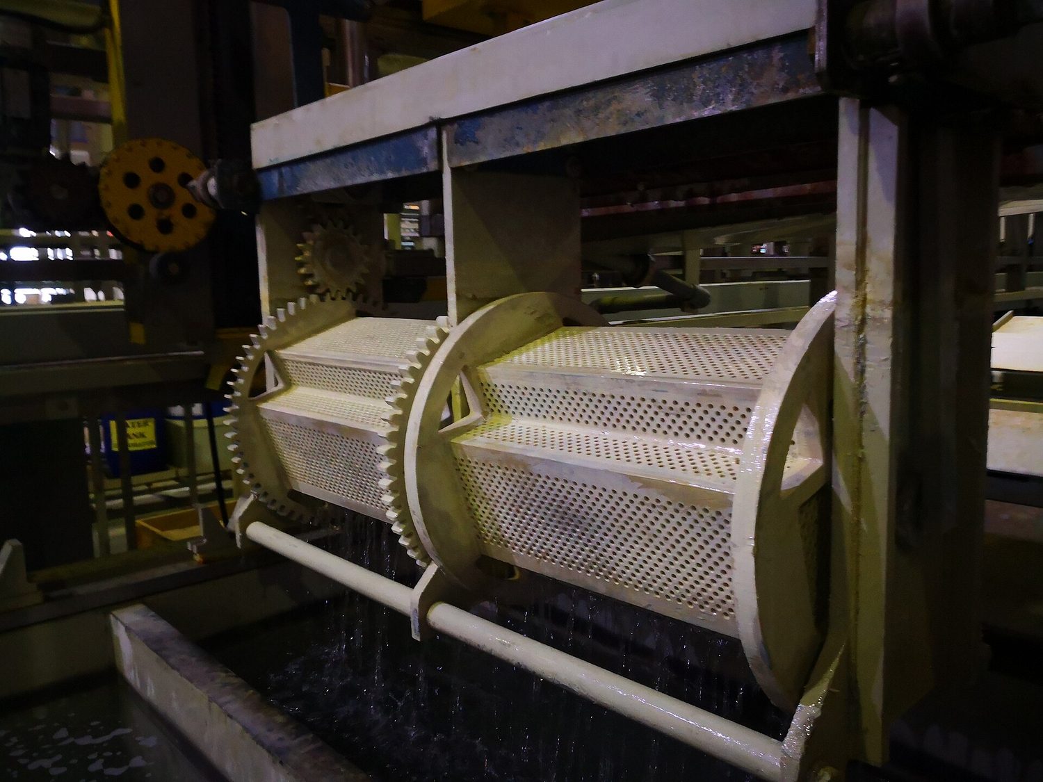 A barrel-plating machine electroplating small parts