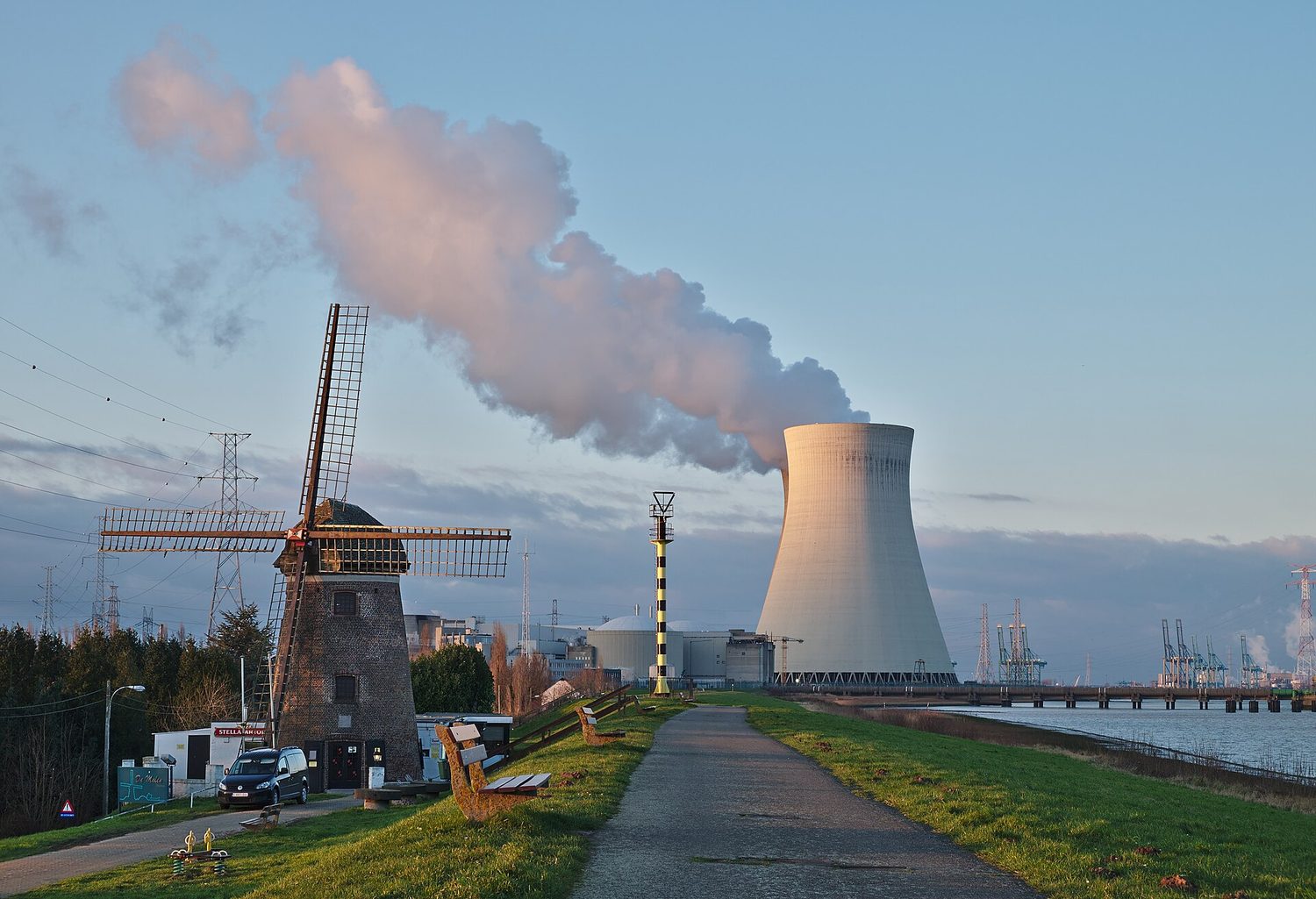A nuclear power station cooling tower